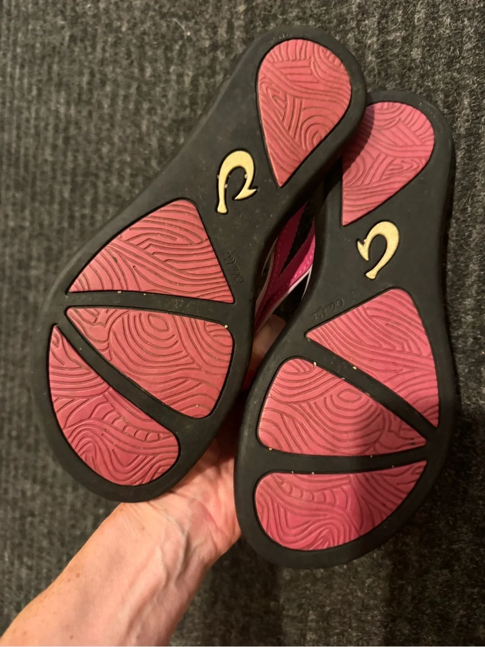 OluKai Women's Pink and Cream Flip Flop Sandals